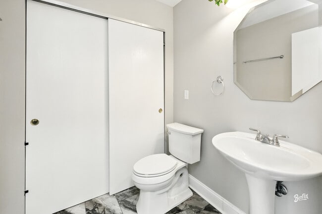 Building Photo - 751 Cherry Creek Dr