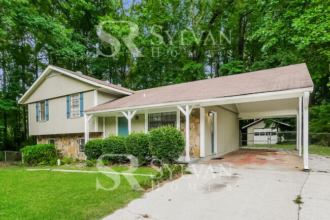 Building Photo - Immerse yourself in comfort and convenience