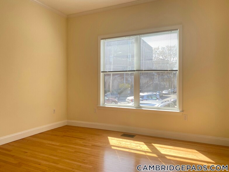 Building Photo - 15 Langdon St