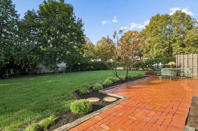 Building Photo - 1701 Moreland Dr