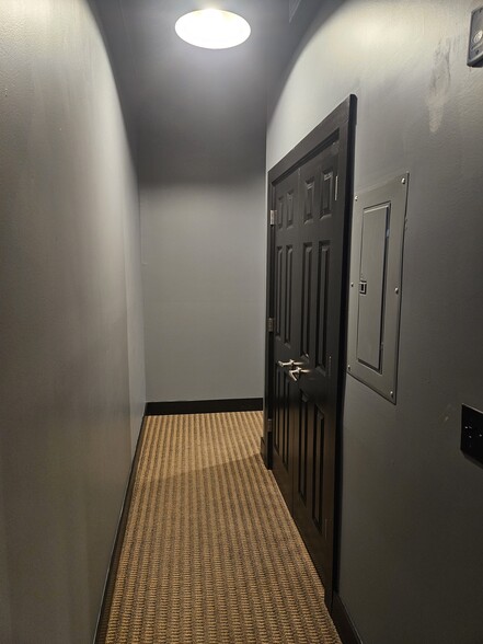 Building Photo - 329 S Washington Sq