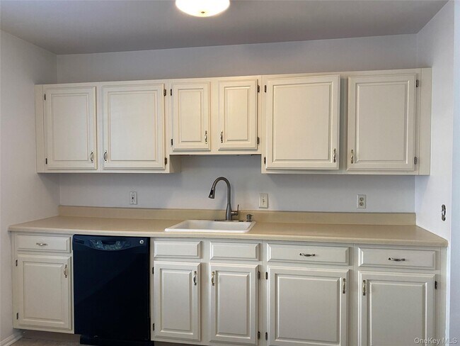 Building Photo - 50 Olde Wagon Rd