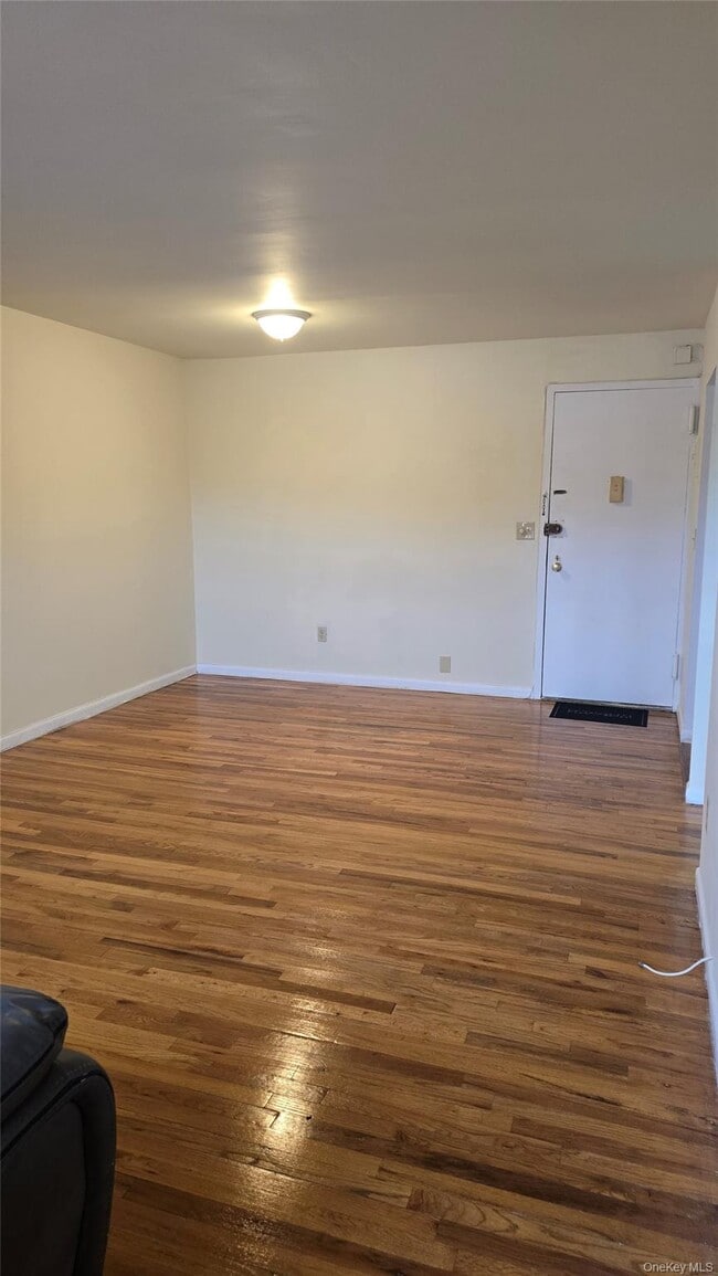 Building Photo - 20 Secor Pl