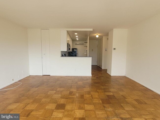 Building Photo - 210 Locust St