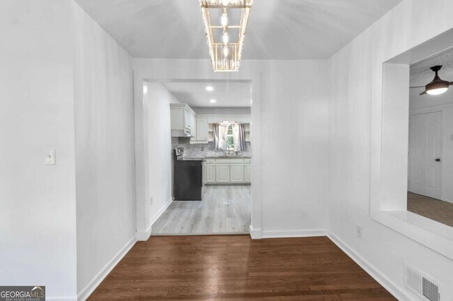 Building Photo - 2773 Fairlane Dr SE