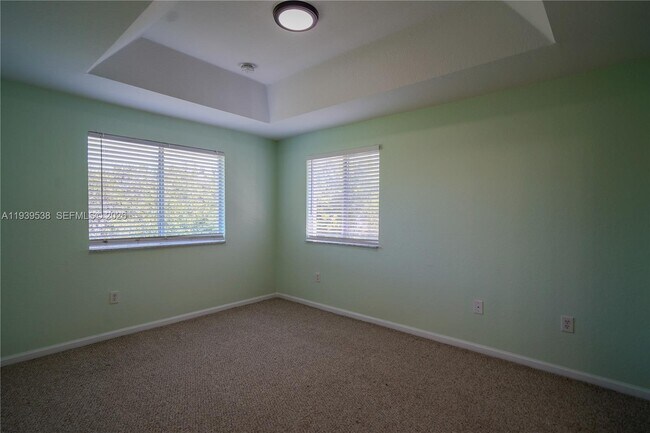 Building Photo - 1441 SE 24th Ct