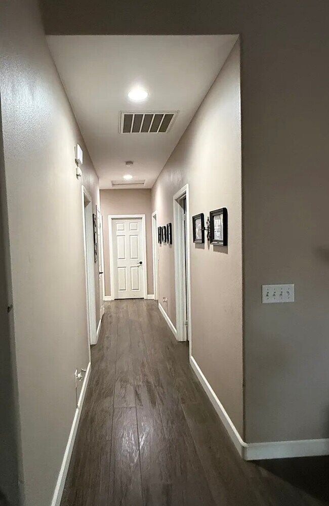 Building Photo - 50040 Paseo Corona