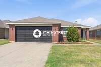 Building Photo - 3 Bedroom Pet-Friendly Home in Fort Worth, TX with Main Street Renewal