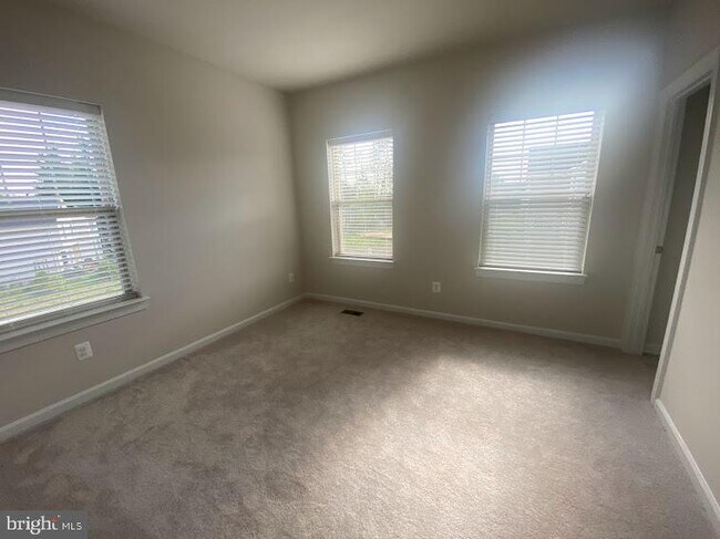 Building Photo - 506 Nursery Ln
