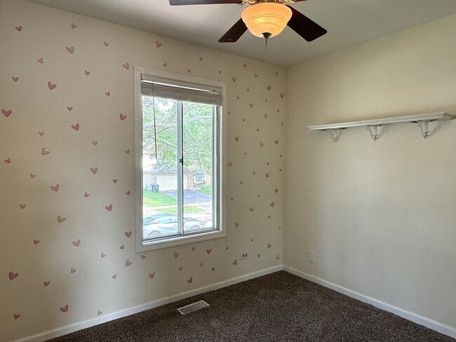 Building Photo - 1142 Greensfield Dr