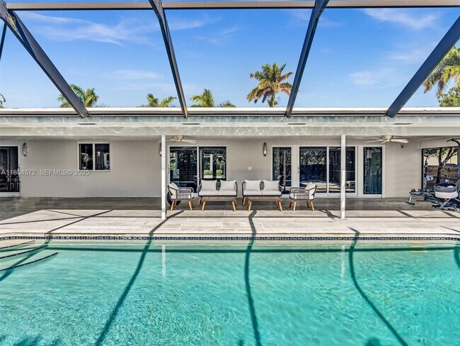 Building Photo - 840 S Southlake Dr