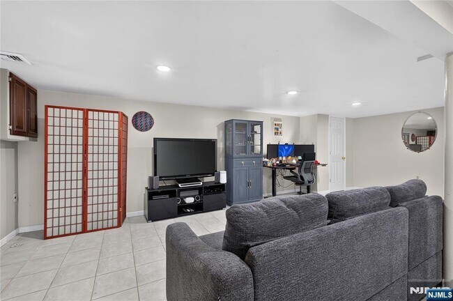 Building Photo - 8 Coyles Ct