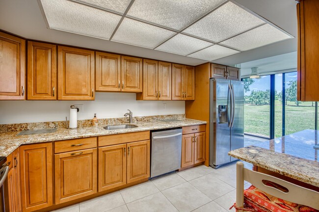 Building Photo - 5350 Woodland Lakes Dr