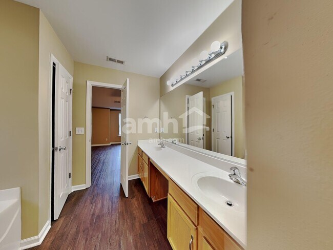 Building Photo - 836 Willow Bay Dr