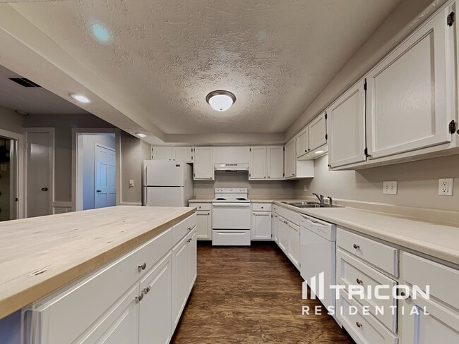 Building Photo - 15 Thornleigh Dr