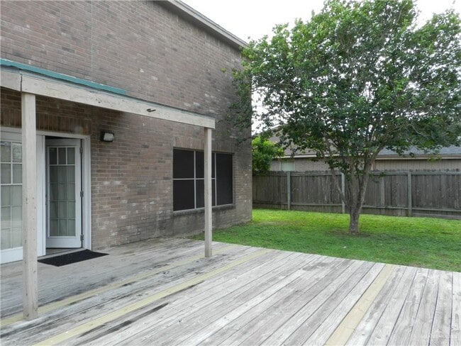 Building Photo - 25 Providence Ave