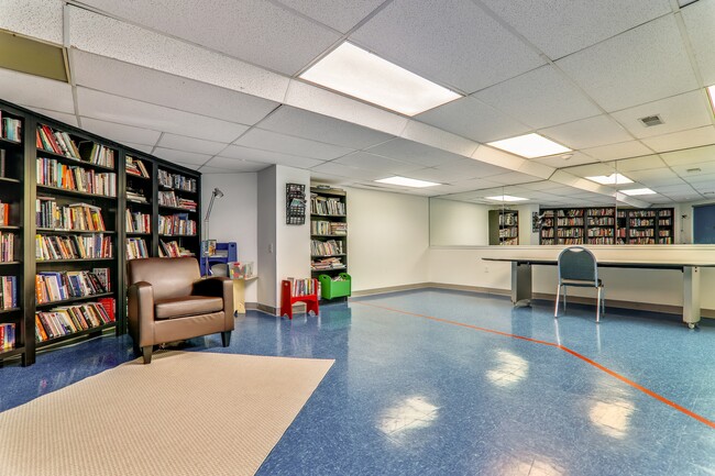 Building Photo - 4000 Tunlaw Rd NW