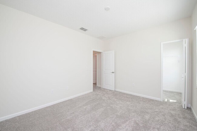 Building Photo - TOWNHOUSE 3 Bedrooms 2.5 Baths