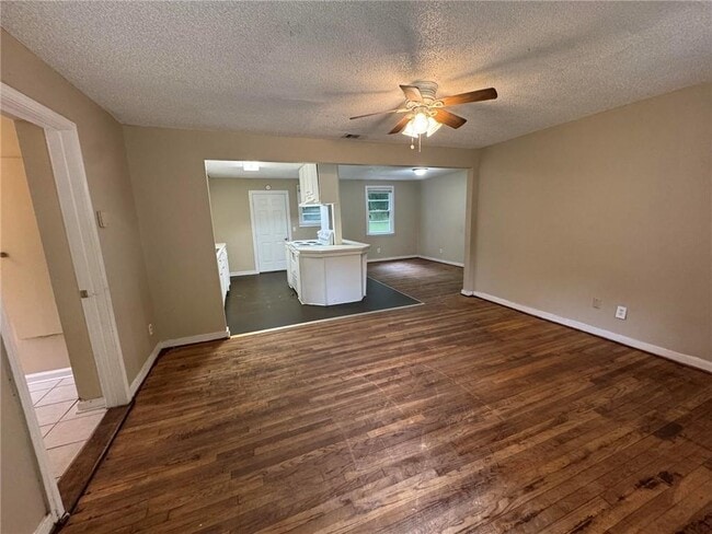 Building Photo - 4670 Rosewood Dr