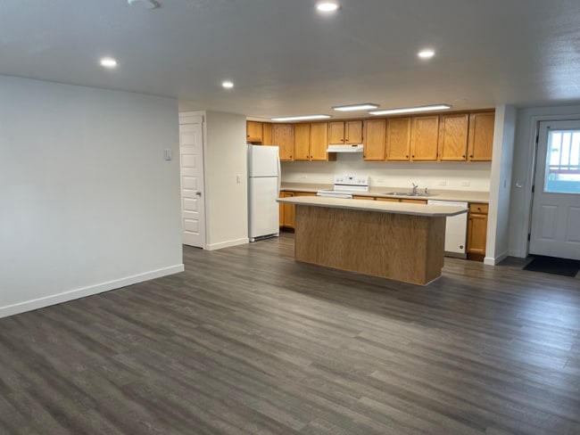 Building Photo - 416 N 16th Ave