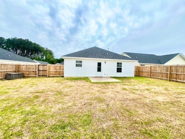 Building Photo - 165 Pommel St