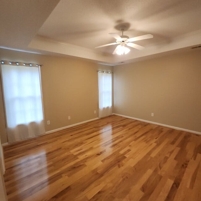 Building Photo - One Level House with a Double Garage FOR R...