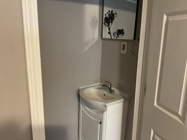 Building Photo - 229 N Richland St