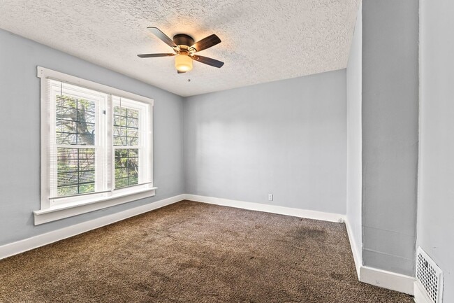 Building Photo - Charming 2 beds 2 Bath in Dayton!