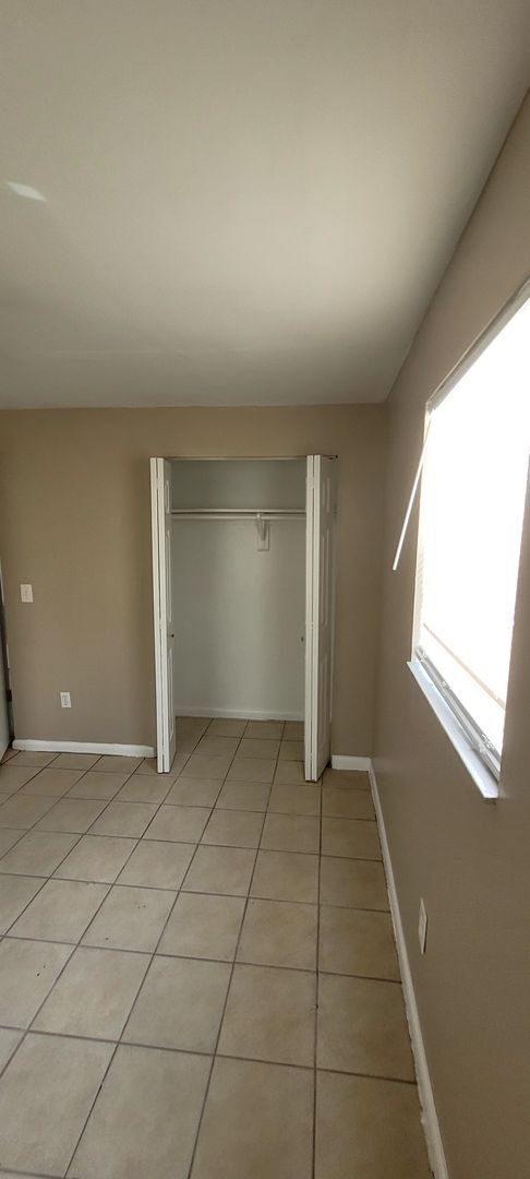 Building Photo - Allancar 164