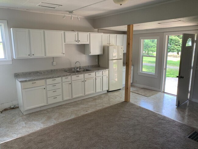 Building Photo - 2809 South Ave