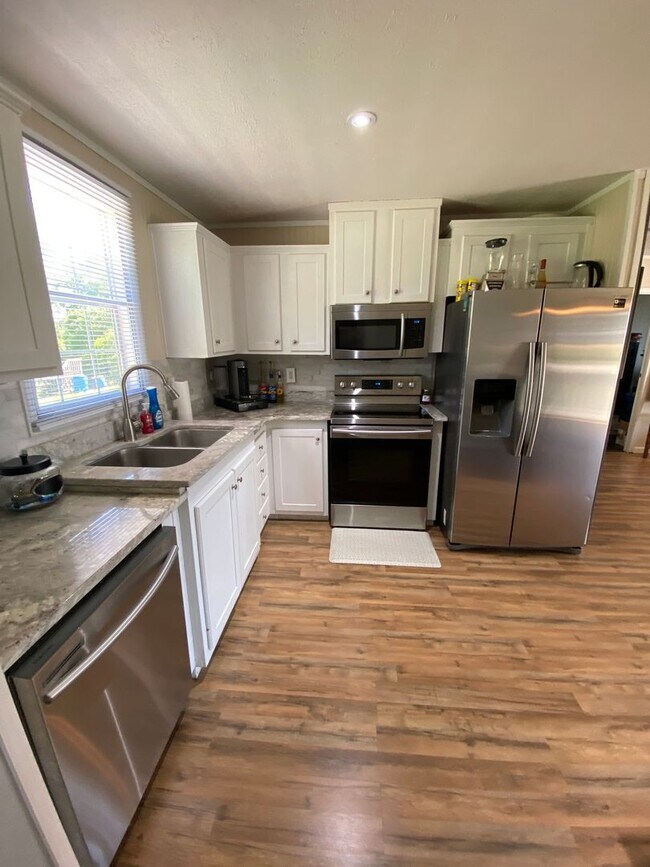 Building Photo - FOR RENT - Love the country?  Love to hunt?  If so, this one is for you!