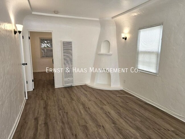 Building Photo - 826 Belmont Ave