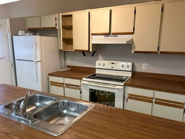 Building Photo - 4562 Lighthouse Cir
