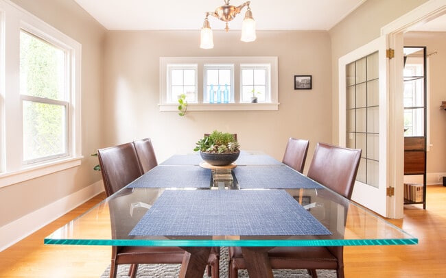 Building Photo - 1942 Boyer Ave E