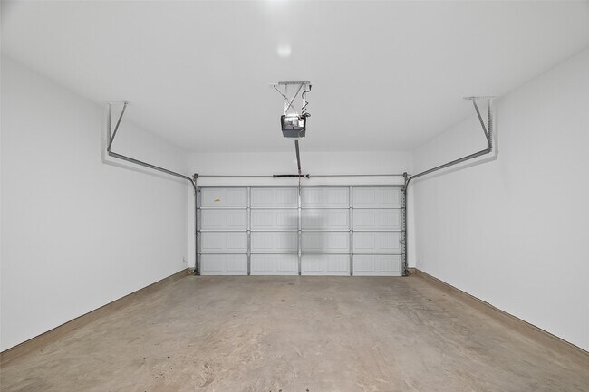 Building Photo - 3233 Creston Gate Dr