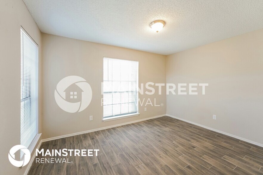Building Photo - 7132 Penshire Dr