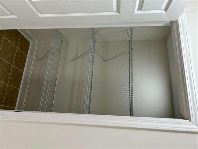 Building Photo - 4642 Elmherst Dr