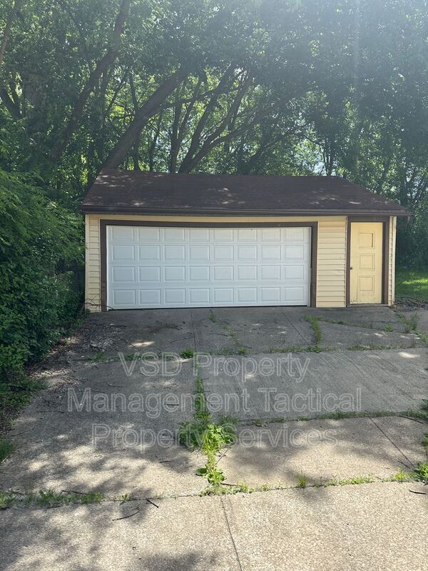 Building Photo - 19758 Maple Heights Blvd