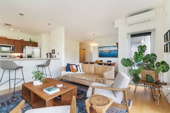 Building Photo - 2 Bed, 2 Bath Bright & Modern Condo in the Pearl District - Now Available!