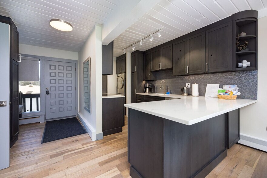 Building Photo - 70 Gallun Ln