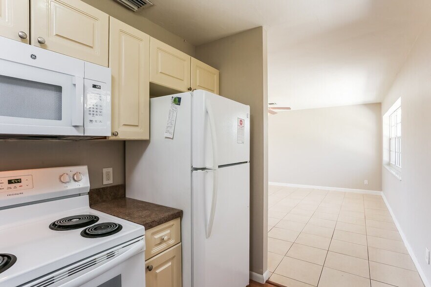 Building Photo - 1107 NW 15th Ct