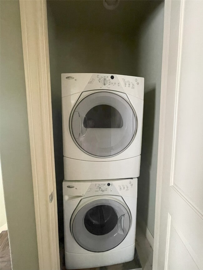 Building Photo - 3138 Pemberton Walk