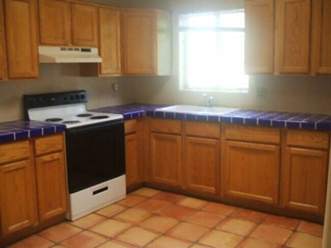 Building Photo - 1539 E Hudson Dr