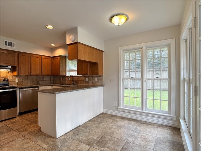 Building Photo - 5139 Indigo St