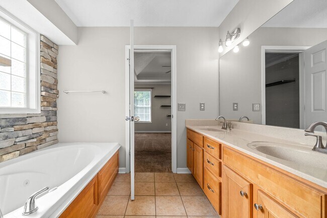 Building Photo - Pet Friendly Three Bedroom with Bonus!