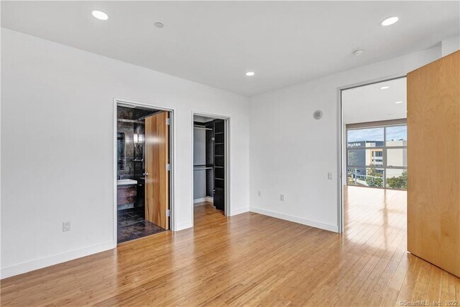 Building Photo - 33 N Water St