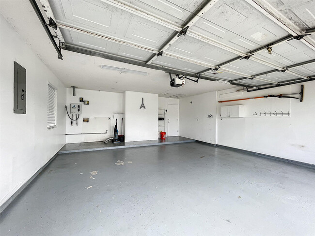 Building Photo - 2887 SW Ann Arbor Rd