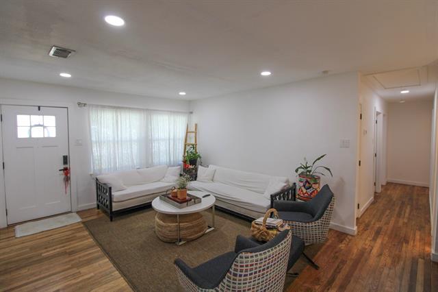 Building Photo - 3119 Eisenhower Dr