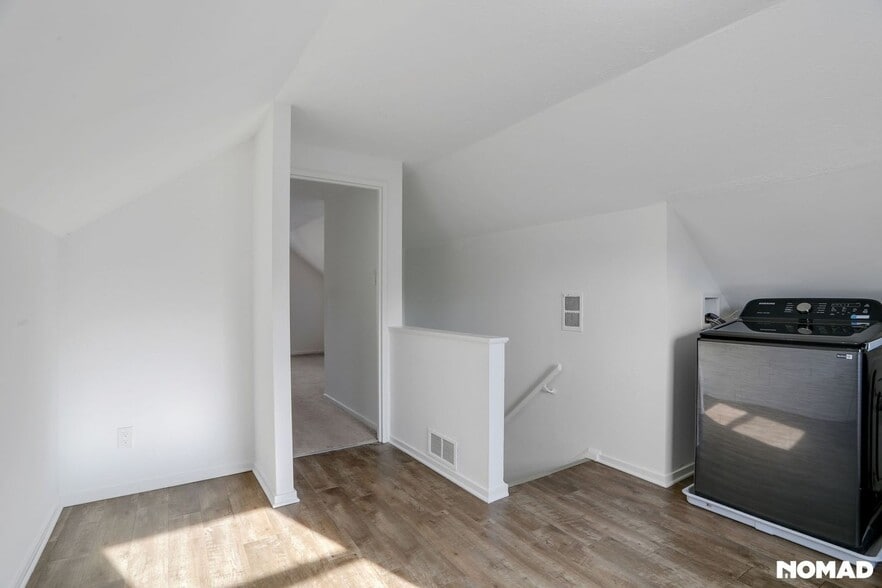 Building Photo - 878 Antwerp Rd