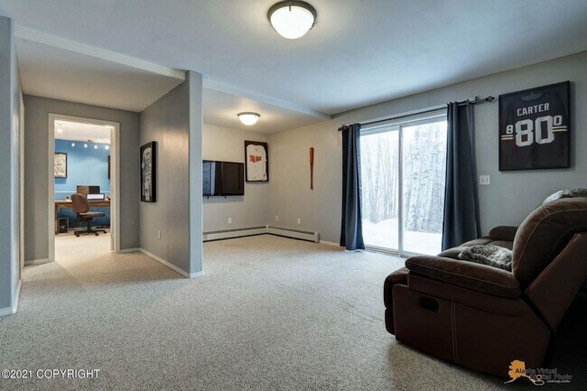 Building Photo - BEAUTIFUL, FULLY UPDATED SINGLE FAMILY HOM...